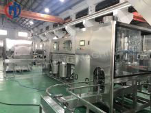 全自动5加仑桶水洗灌装旋盖三合一机（型号：QGF-300)
